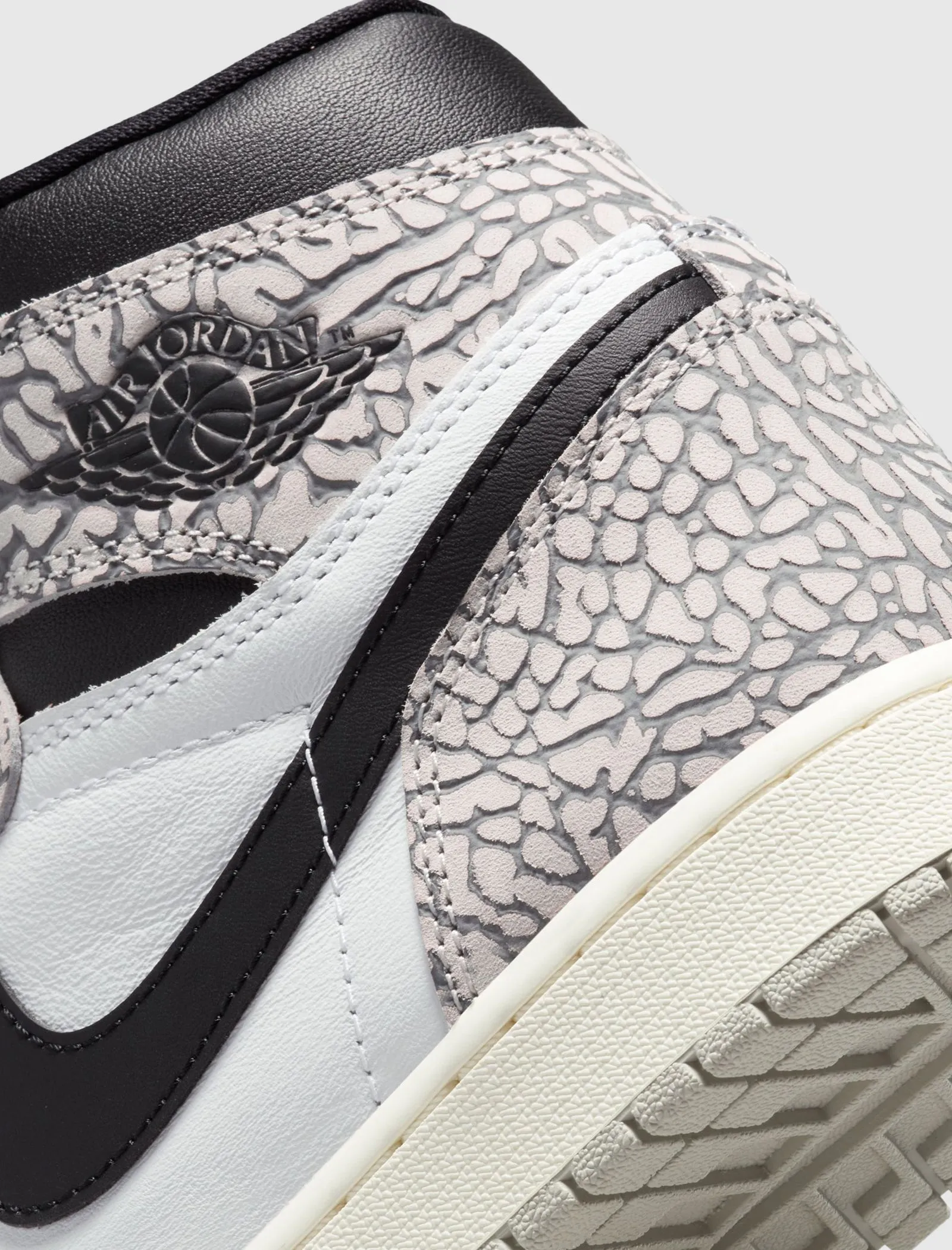 Air Jordan 1 Retro High OG - White Cement.