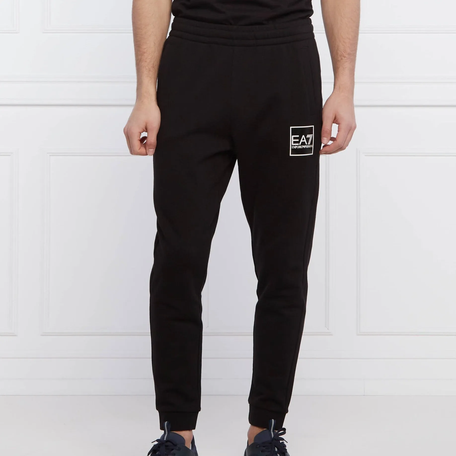 EA7 sweatpants, men's designer sweatpants, high-quality sweatpants, fashionable sweatpants, comfortable sweatpants