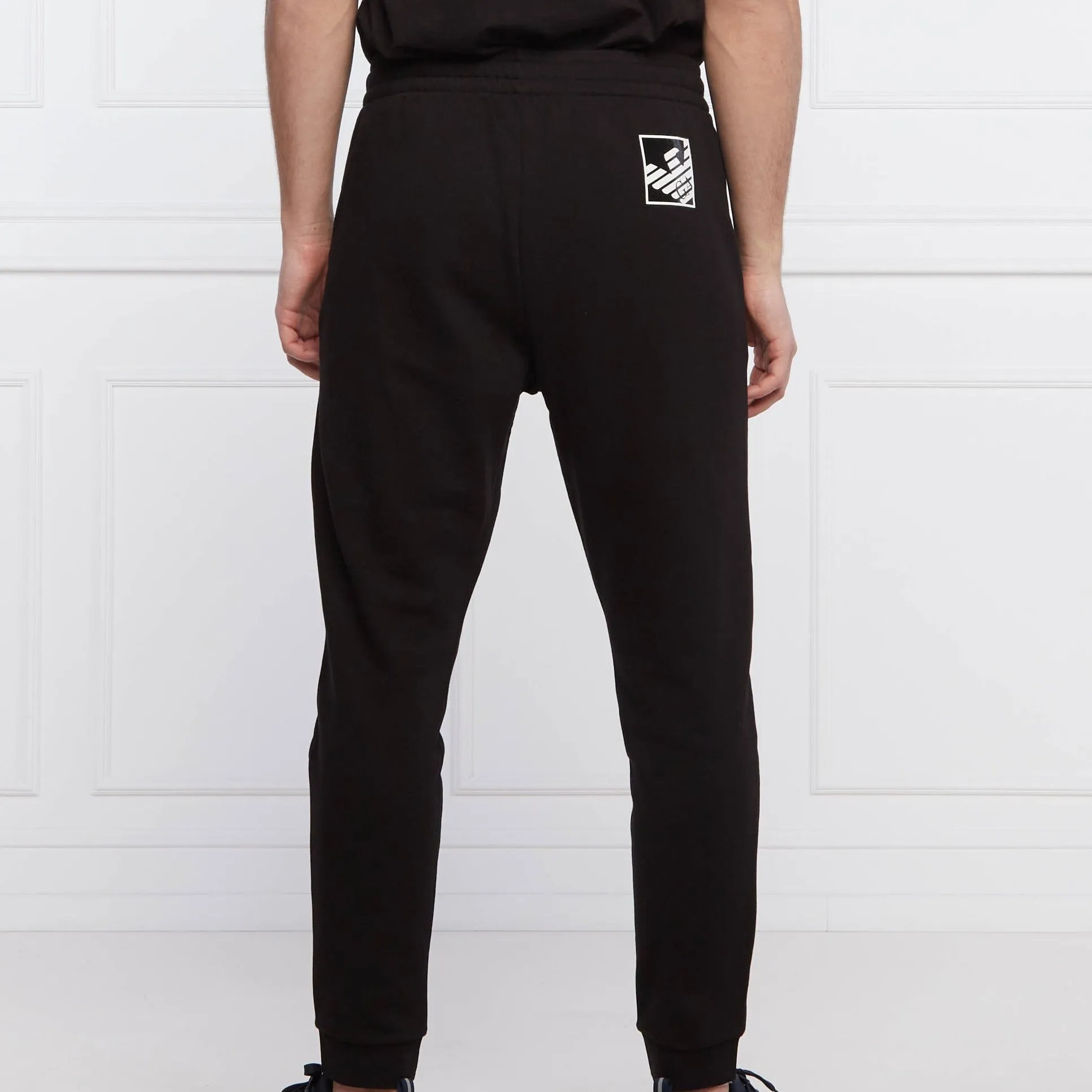 EA7 sweatpants, men's designer sweatpants, high-quality sweatpants, fashionable sweatpants, comfortable sweatpants