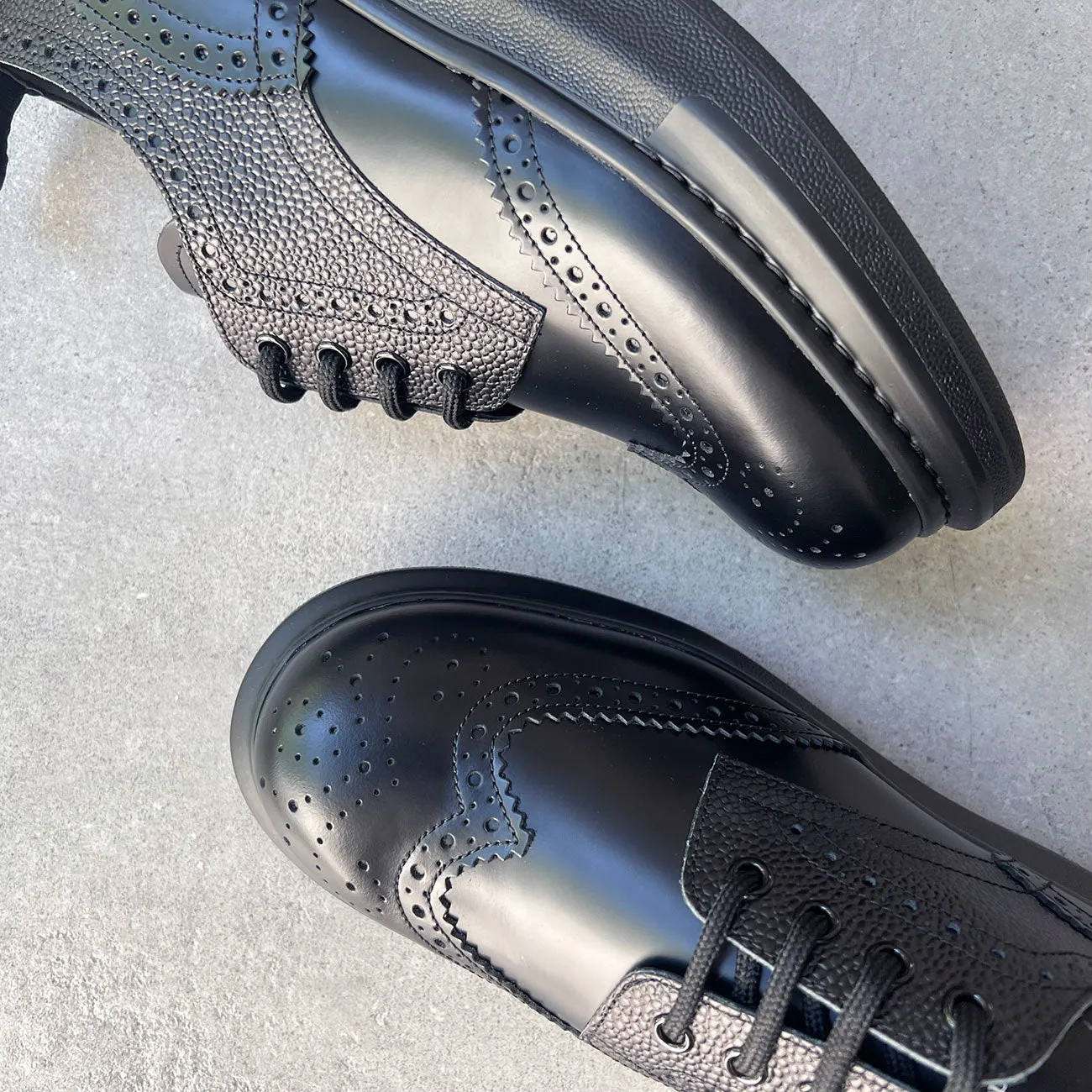 ES Hybrid Brogues, Black - Stylish and Comfortable Men's Shoes for Any Occasion.