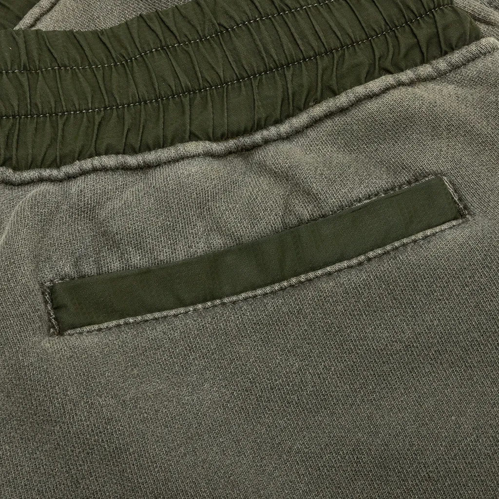 Marc sweatshort - olive pigment + Google SEO rewritten. Result: Olive pigment Marc sweatshorts - Buy Now!