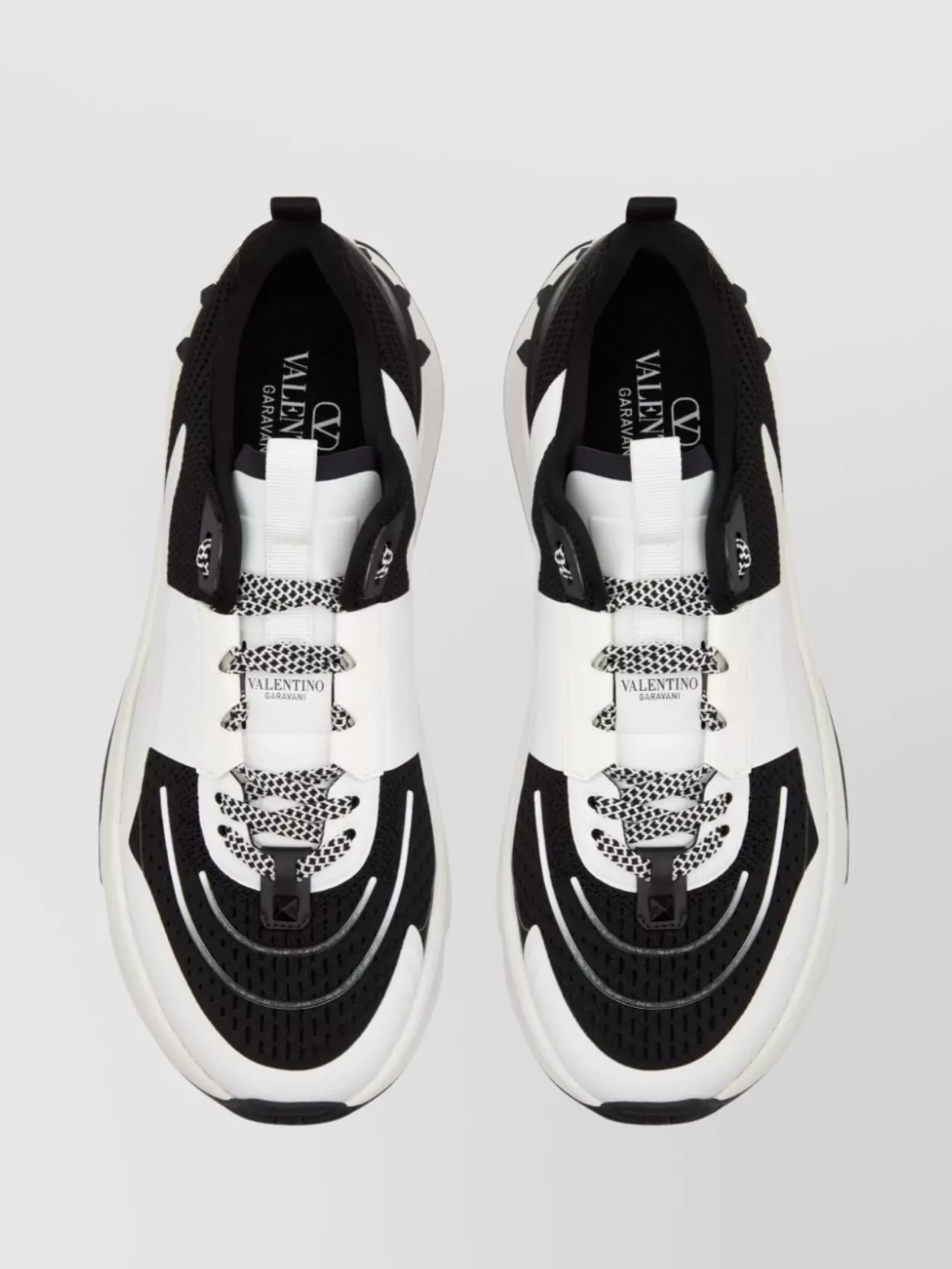 Valentino Garavani   True act sneakers leather rockstud detailing